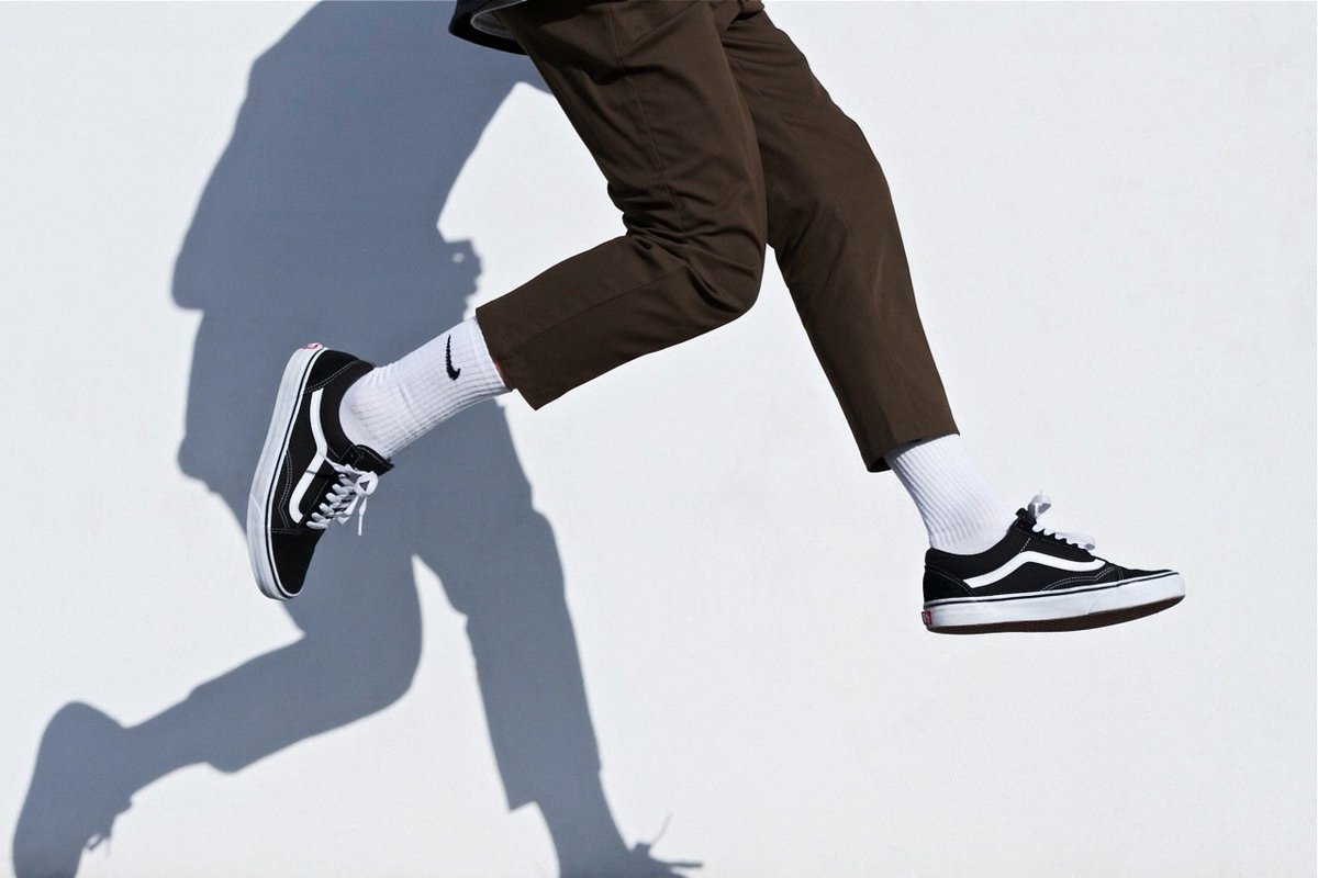 julescastel's tweet photo. ⚪   New Year's resolution 1 : Get a pair of the @Vans_europe OldSkool ⚪ 
#vans #oldskool #vansoldskool #fashion #sneakers 
#zara #menstyle https://t.co/VxwiizRsI7