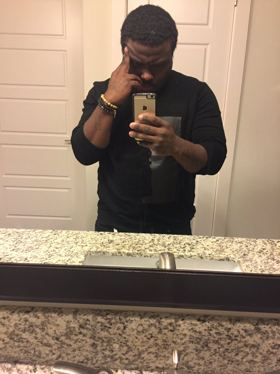 ineedthemax's tweet photo. It's a New Year right? #7scope https://t.co/8lrWsB9ti8