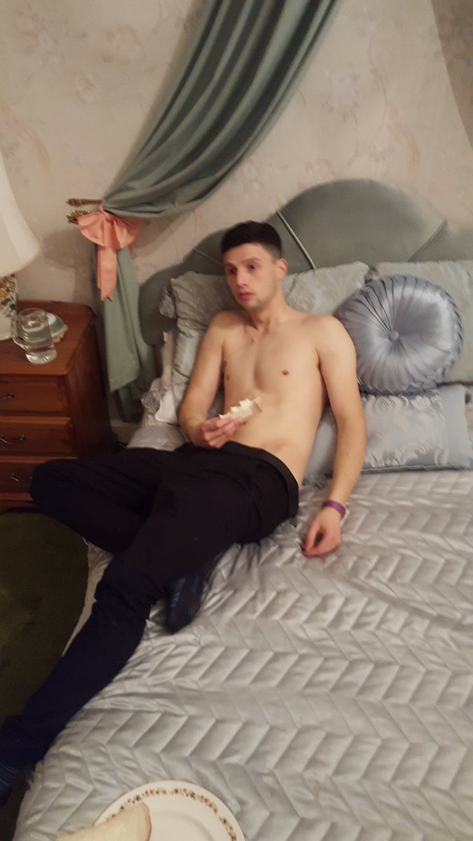 zandertaylor1's tweet image. Entered 2017 with a bang #butteredbread