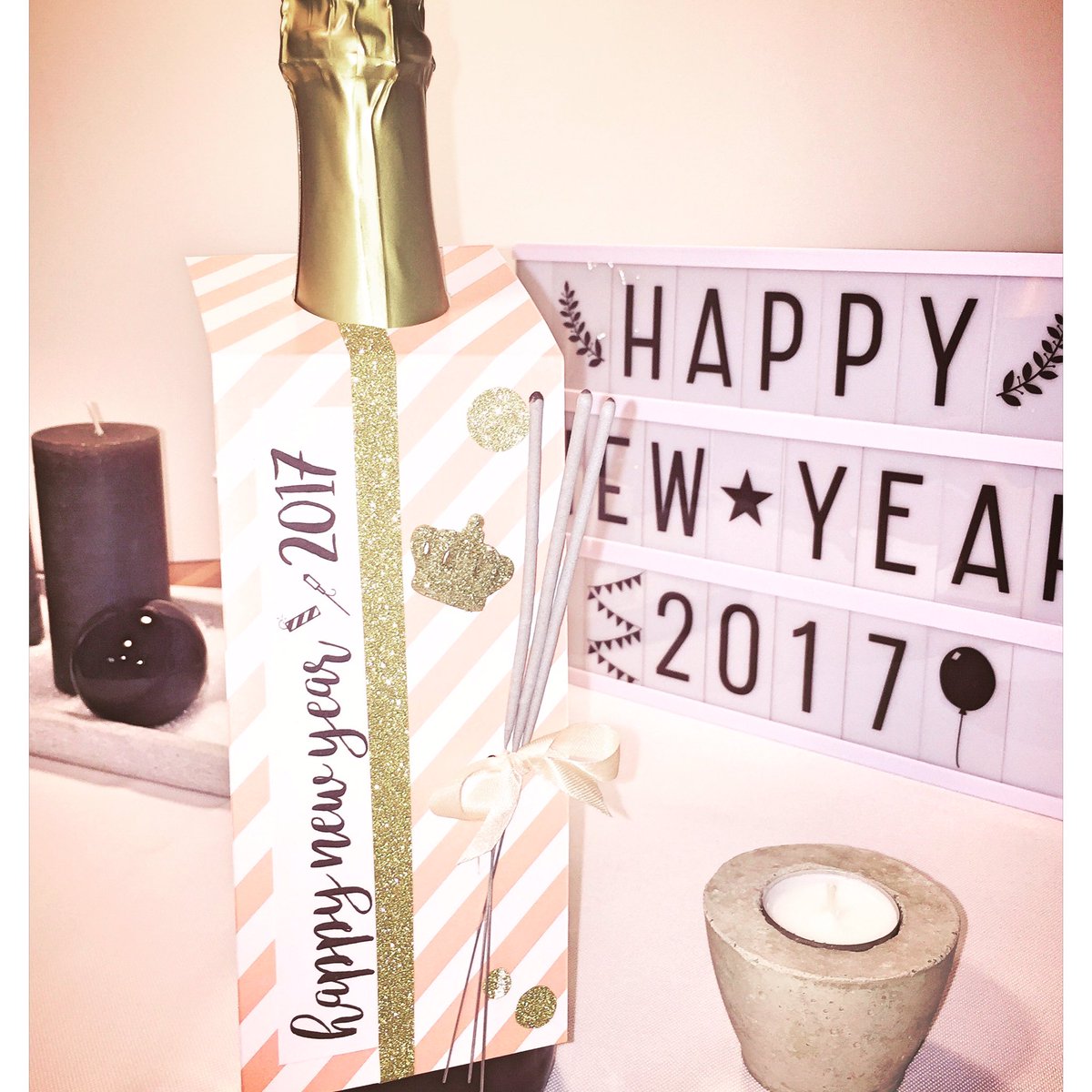 Sabrina_110686's tweet photo. Frohes Neues 🐷🍀🎉🍸 https://t.co/Z5qQioPMR7