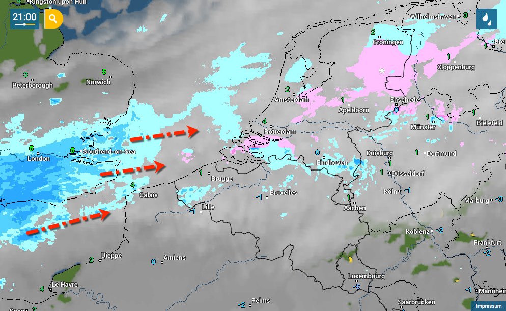 NoodweerBenelux's tweet image. Actuele situatie (21:12) toont ons het #koudefront boven het UK. Hier zit de #sneeuw in voor #vannacht. Lokaal in #Nederland al prijs. ❄️❄️