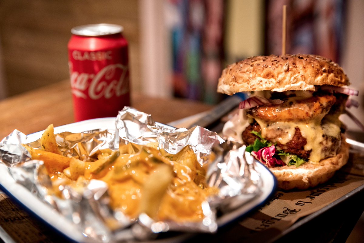 coaster1313's tweet image. Had an amazing meal in Bath, UK this week. Went to @burgersnbarrels. Amazing burger and fries. #foodie #delicious #burgers #codytphotography
