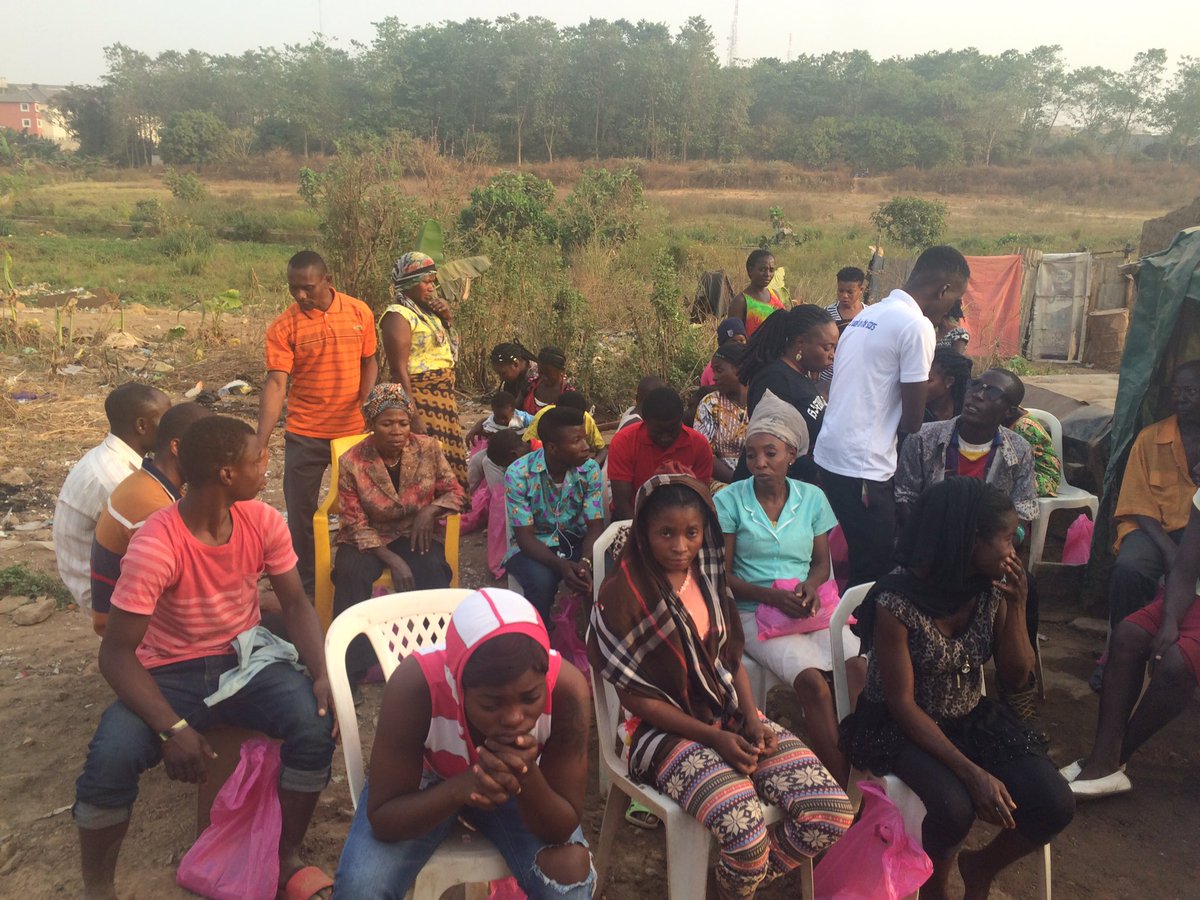 DianaSillo's tweet photo. Supporting the needy is a life style not a project #Dec16 #FeedHouse #MoeSillo https://t.co/JSAo5OsWM6