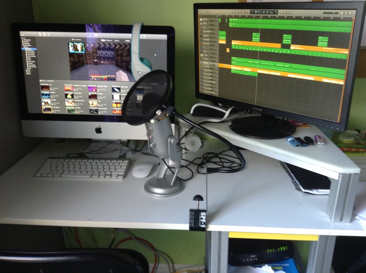 SuperVamp18's tweet photo. Dat set up tho

-Super https://t.co/IcZY9BUMRh