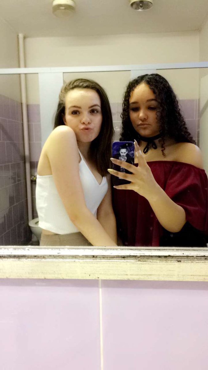 MLTM5SOS's tweet image. It was actually a shit night 😩 was totally looking forward to it 😭 enyways happy new year @MAGCONTOUR  @MAGCONUpdates