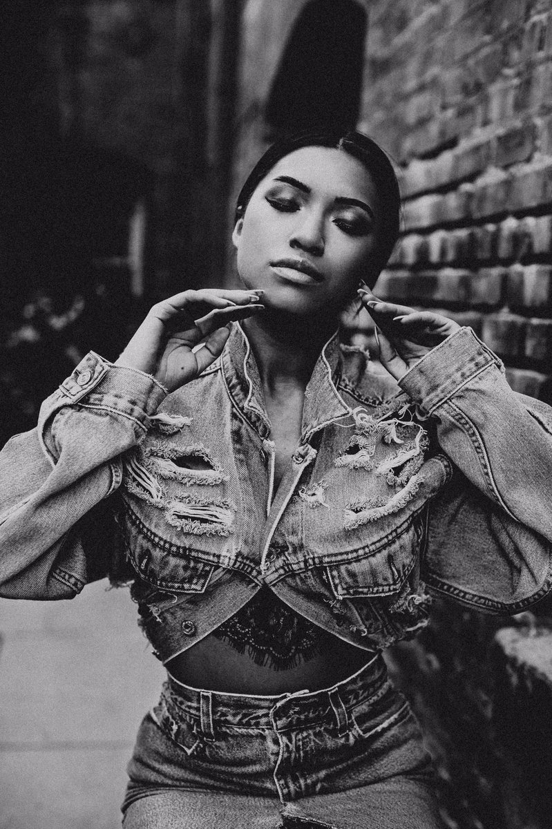 RaylenePereyra's tweet photo. Year Anniverary Issue out today!! https://t.co/ogCiNtsanM