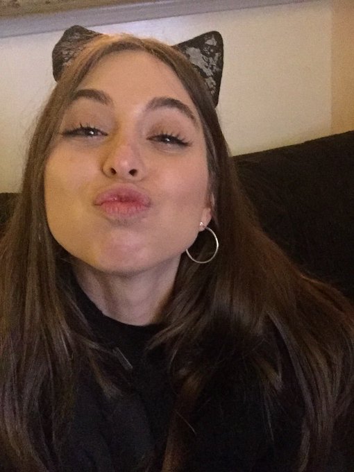 Watch Riley Reid's leaked NSFW photo on TwXstars