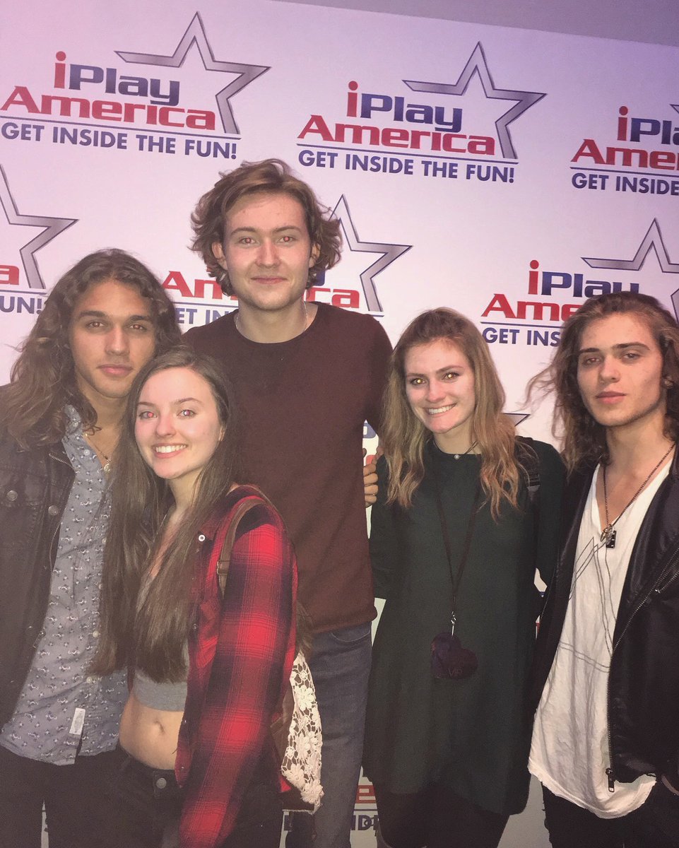 harletson's tweet photo. Missing meeting all of you beautiful people right now. Excited for everything 2017 will bring. 
#harletson https://t.co/7TLPy36PRz