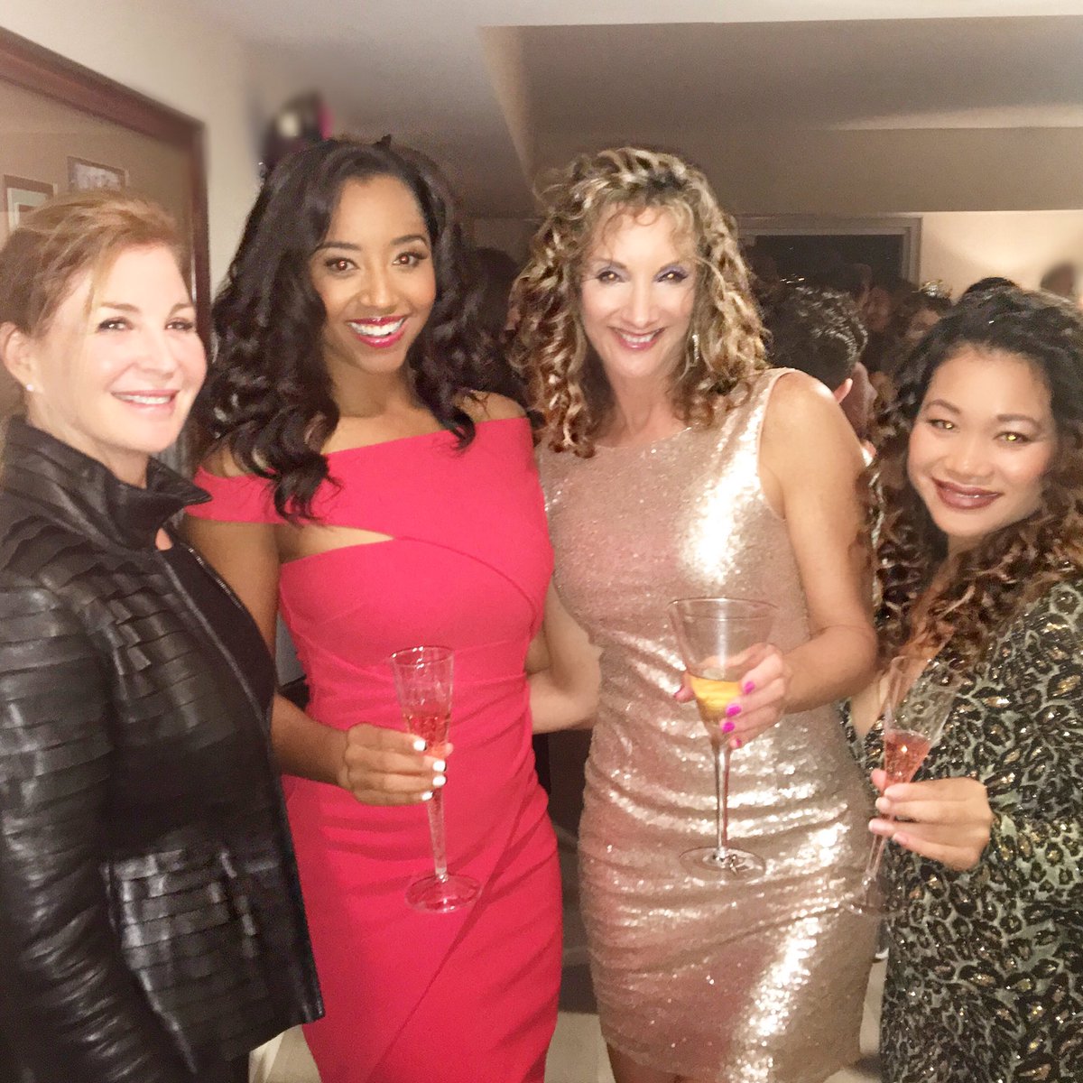 SingleMomPlanet's tweet photo. Happy New Year from Team #SingleMomsPlanet. We are excited about all the amazing things that 2017 has in store.
#SMPmom #NYE2017 https://t.co/MvGMmBRYbI