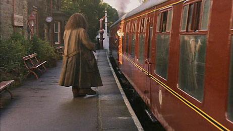 Hogwartssite's tweet photo. Tal día como hoy de 1993, el Expreso de Hogwarts retorna a Hogsmeade después de las vacaciones de Navidad. https://t.co/wGYdsNiamG