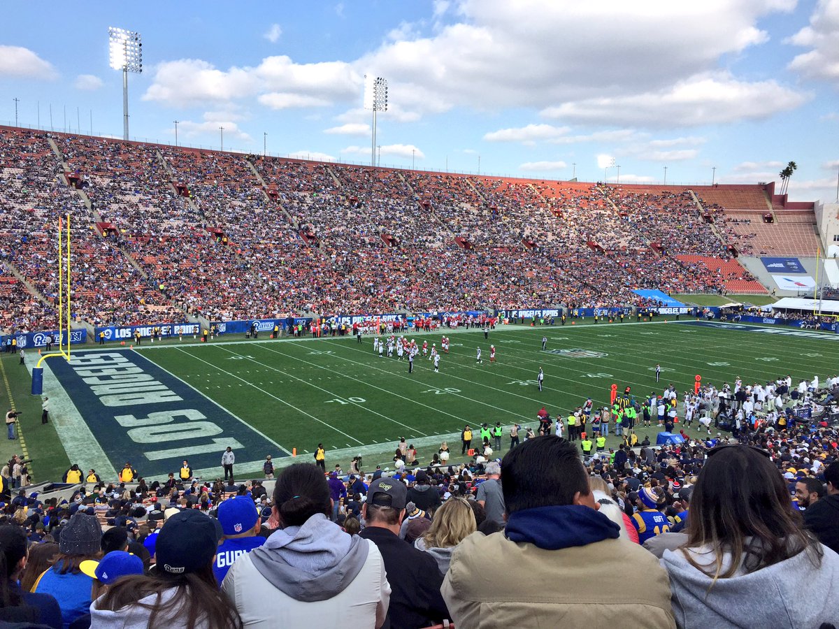 larissvon's tweet photo. Go rams go!! #myfirstnflgame #lastgameoftheseason #betterlatethannever https://t.co/7BxSOsQmPC