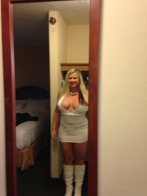 Happy new year https://t.co/oCQn45t2wE<a href="/tag/girlfriend"class="tags"><span>#girlfriend</span></a>