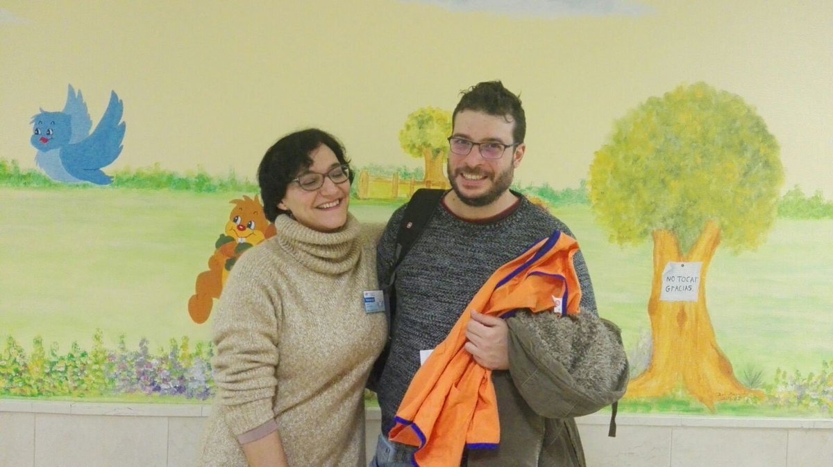 JugandoJ's tweet photo. 1 de Enero en el #HospitalNiñoJesús con 15 peques y #Akafi. Qué mejor modo de empezar el año :) Enhorabuena #voluntarios!!! #JugandoJ https://t.co/GChF3XfjuT