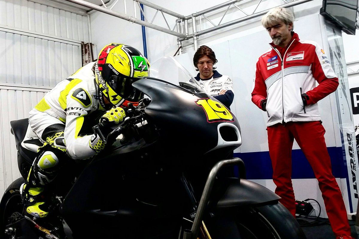 es_Motorsport's tweet photo. Equipos y pilotos de #F1 y #MotoGP dijeron adiós a 2016 y saludaron a 2017 en sus cuentas en #redessociales https://t.co/tyjh8yI7id https://t.co/mT0pdJF5Ei