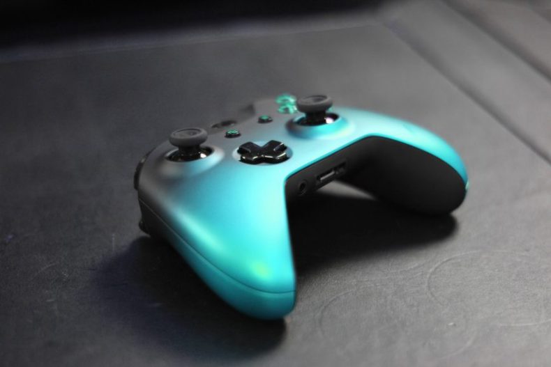 SomosXbox's tweet photo. Lo más visto del día: Filtrados dos nuevos diseños de mando, que llegarán en 2017 https://t.co/6DjLw6YoxU https://t.co/QUr7CbpGff