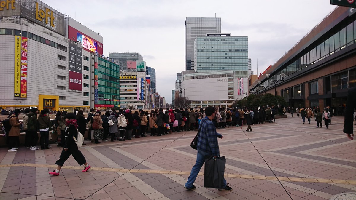 大安売りの 仙台初売り 各所に行列ができる