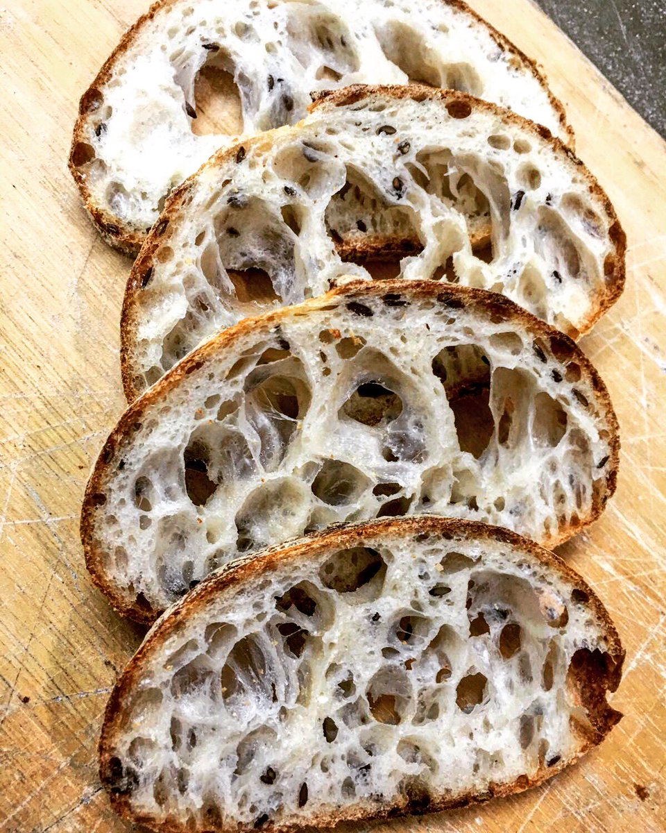 WilliamWoo8's tweet photo. Holey moley....sourdough bread https://t.co/2hZnGZxi1J
