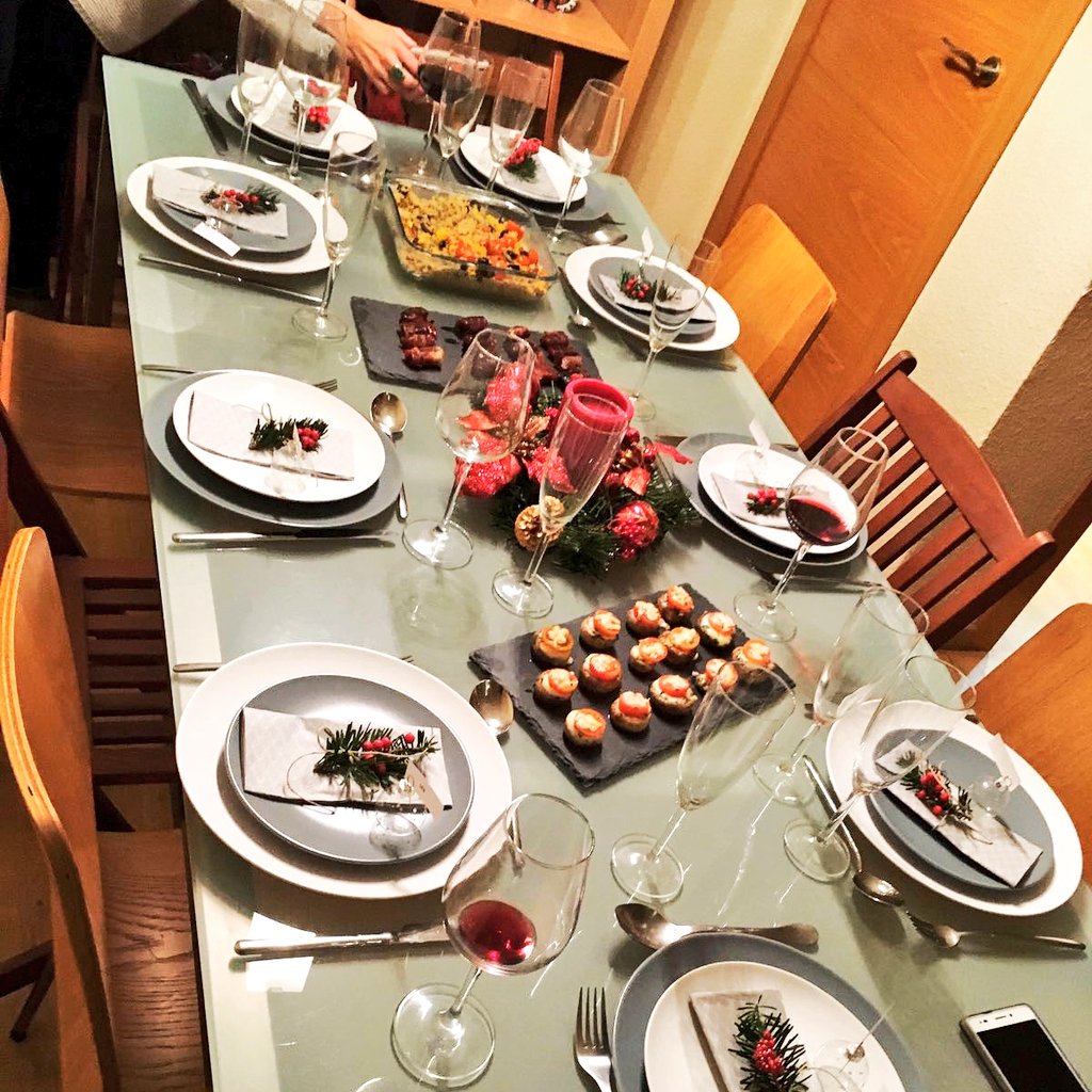 AlexandraTejeda's tweet photo. Decoration happy new year 2017!! https://t.co/WhtDVgn0Tx