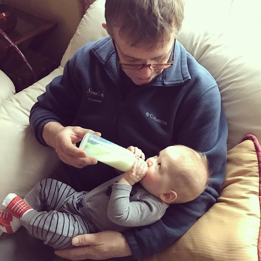Gramps is getting all kinds of credit for feeding me, but, as this photo clearly shows, I'… ift.tt/2hIp0NQ
