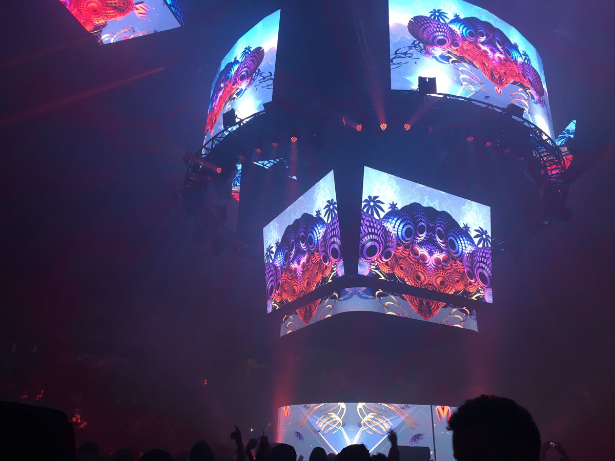 steeeeephhhhh's tweet photo. Some pics I got from last night, absolutely amazing. NECTAR YOU BLEW MY MIND 🌈💙🙀💫 #nye360 #we360 #you45 @bass_network @bassnectar https://t.co/A5c84LNsbf