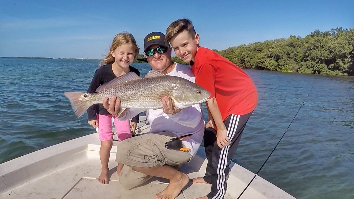 FishNFinatic's tweet image. 2017 started out like this. #family #fishing #redfish