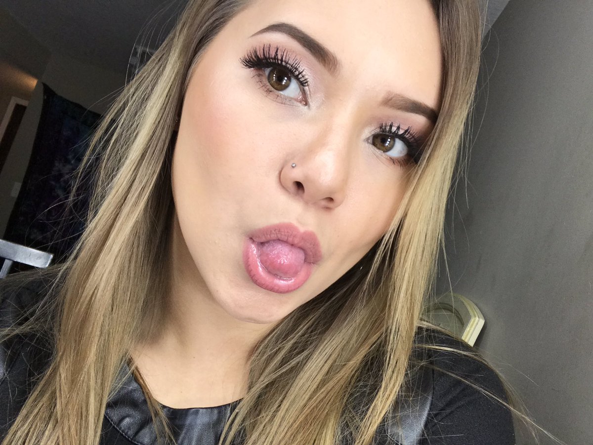 daijasky's tweet photo. a few pics bc makeup was on 10 https://t.co/698EJfRRiD