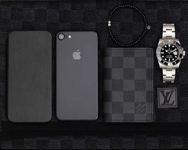 WhatUsMenLike's tweet photo. Let's start 2017 with all black #essentials by my friend @sportwatchmania https://t.co/LCd2Pewqrt