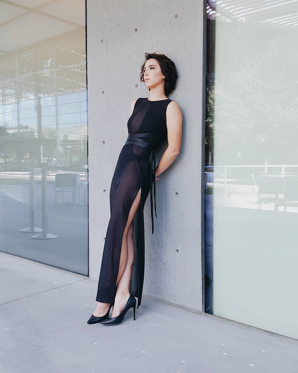 designerdanhta's tweet photo. Morning after. #danhta #fashion #dress #newyear 

Model @taylorhintze 
Hair Stylist @erikaemelyc 
Makeup Artist @makeupbyhiedi https://t.co/gOlG79r7Wg