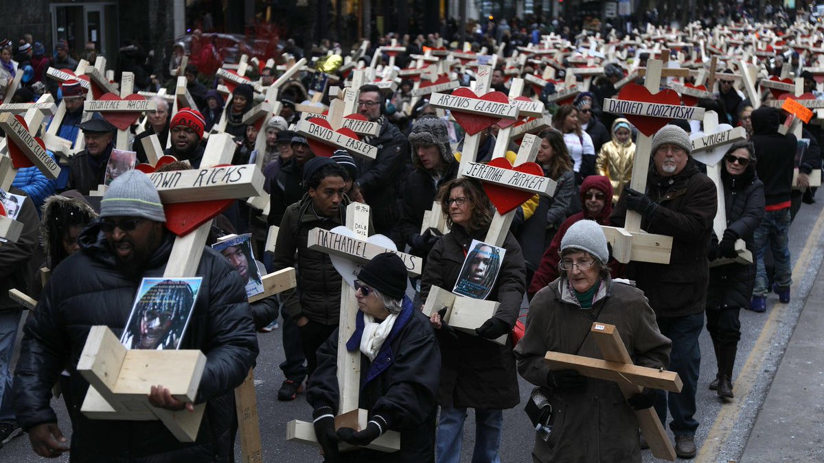 ddale8's tweet photo. Gosh, the size of this procession. Family members of people killed in Chicago last year had a march yesterday: https://t.co/2CArXMAVL3 https://t.co/Wt9PgzpAgq