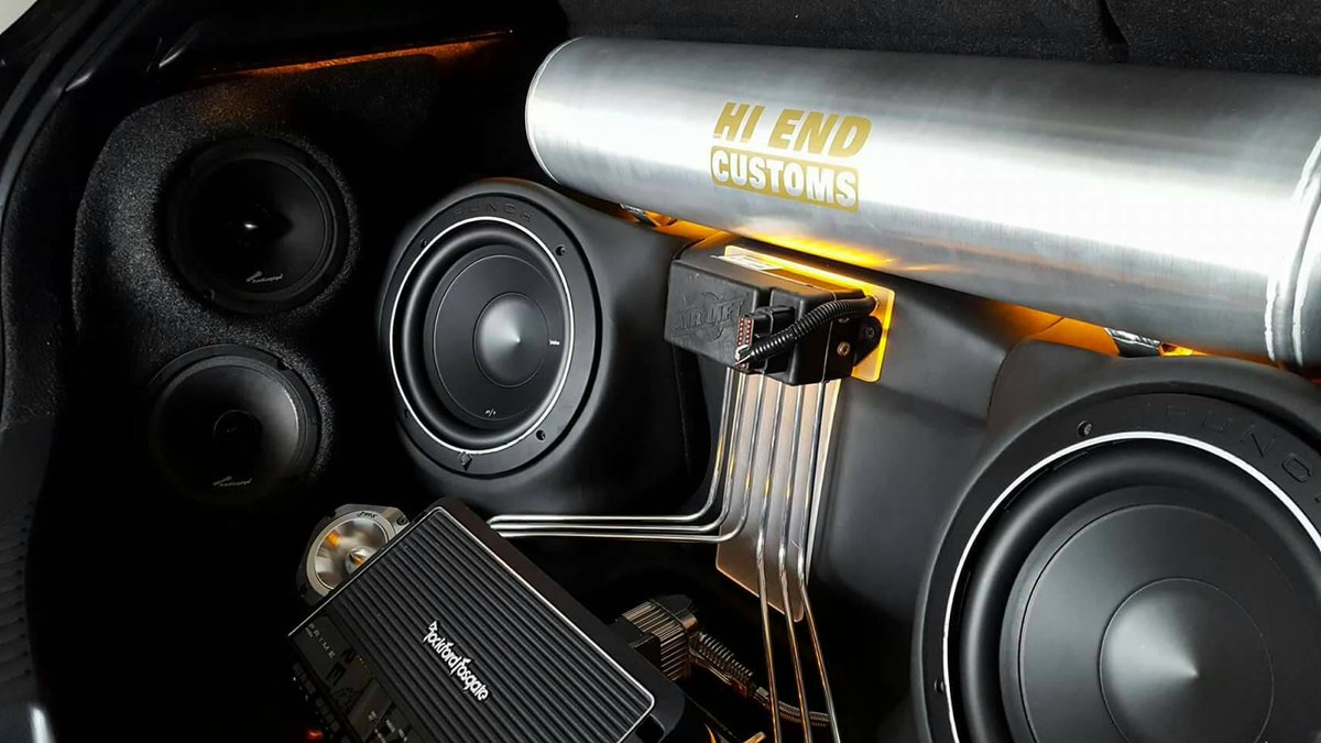 PASMAG's tweet photo. Getting cozy this winter season.
.
@hiendcustoms
.
.
#pasmag #tuningessentials #caraudio #hiendcustoms #customcaraudio #customtrunk https://t.co/JtVxI2tl6C