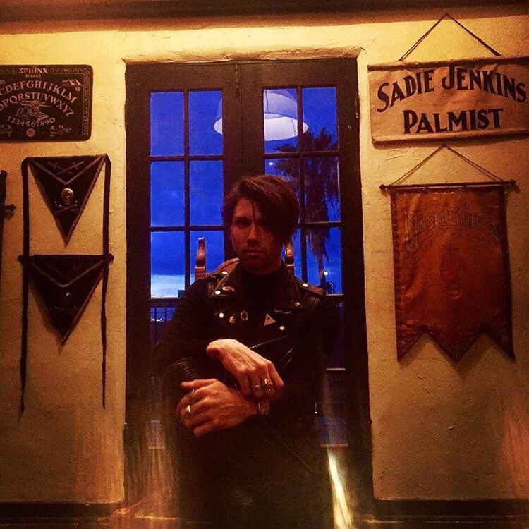 justpicsofryan's tweet photo. happy new year https://t.co/EHdffzBYdx
