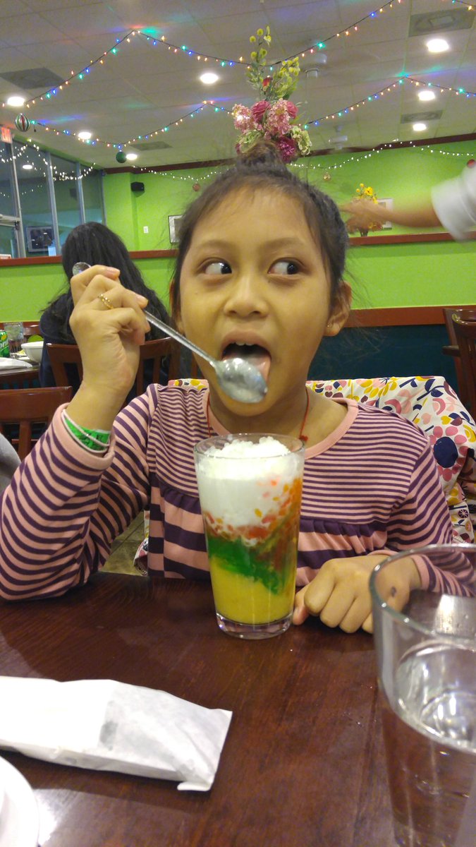 OkiAli1's tweet photo. New Years day dinner at #phosate w/Des &amp; the kids. https://t.co/jWfkWsCiQB