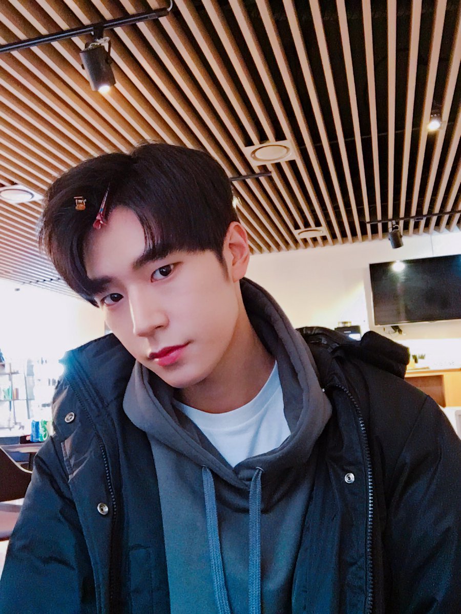 Spain_KNK's tweet photo. 31.12.2016 TW [Seungjun]
Feliz Año Nuevo♥

Trad: KNK España https://t.co/13w6BWGIzg