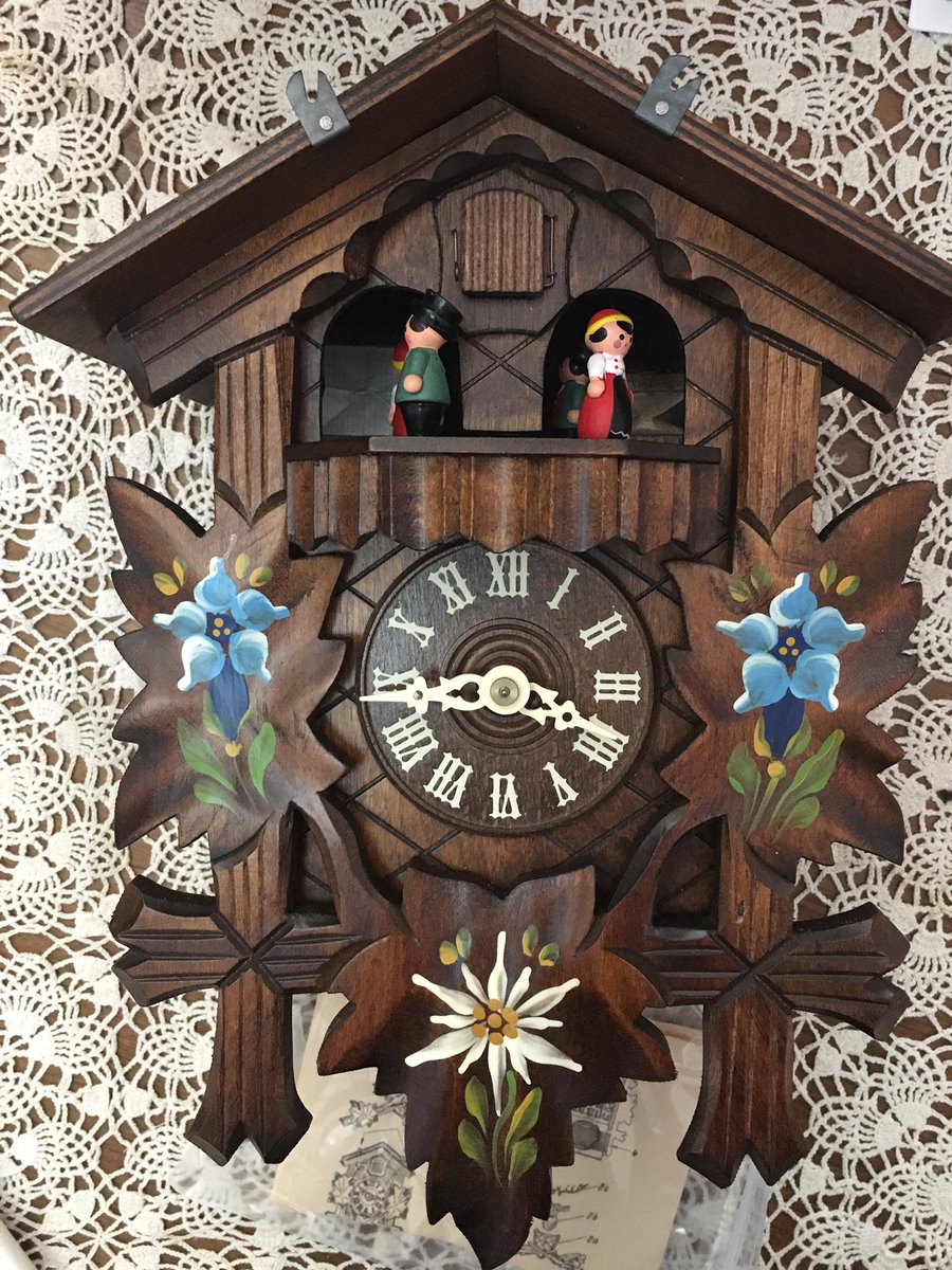 Cococaffeine's tweet photo. When the cuckoo clock stops working *maybe* that's not such a bad thing. #SilenceIsGood #SleepIsBetter #NewYear https://t.co/KIpmTPdW8B