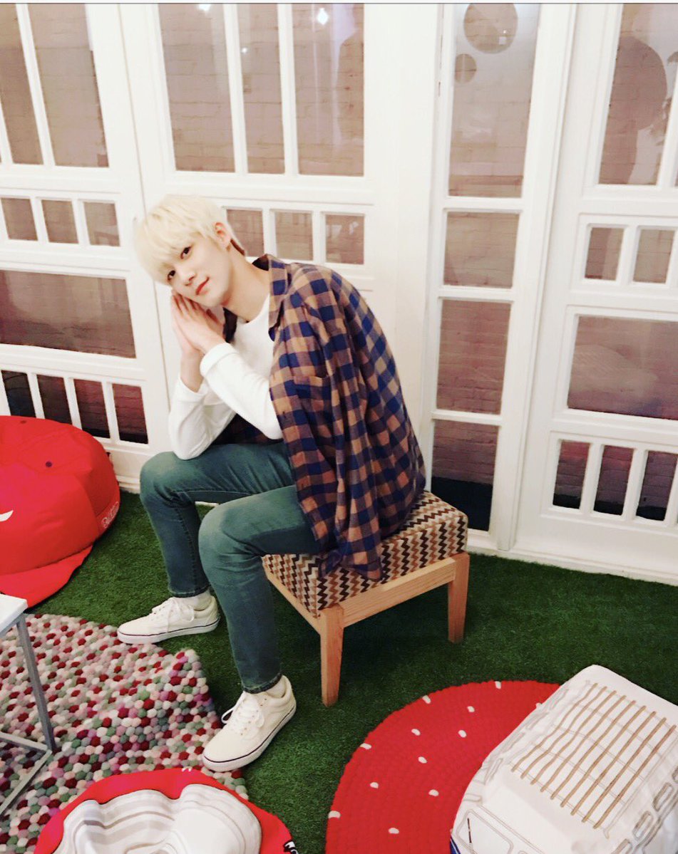 Spain_KNK's tweet photo. 31.12.2016 TW [Jihun]
¡¡Feliz Año Nuevo Tinkerbell!! Espero que recibáis más que yo

Trad: KNK España
Cr: fy-knk https://t.co/OdIyDiiOsW