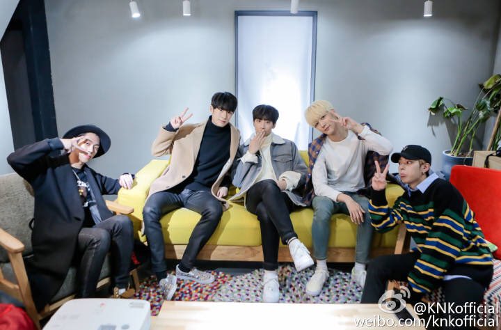 Spain_KNK's tweet photo. 01.01.2017 Weibo [KNK]
Feliz Año Nuevo 2017 junto a KNK ♥

Trad: KNK España https://t.co/GQNxroK316