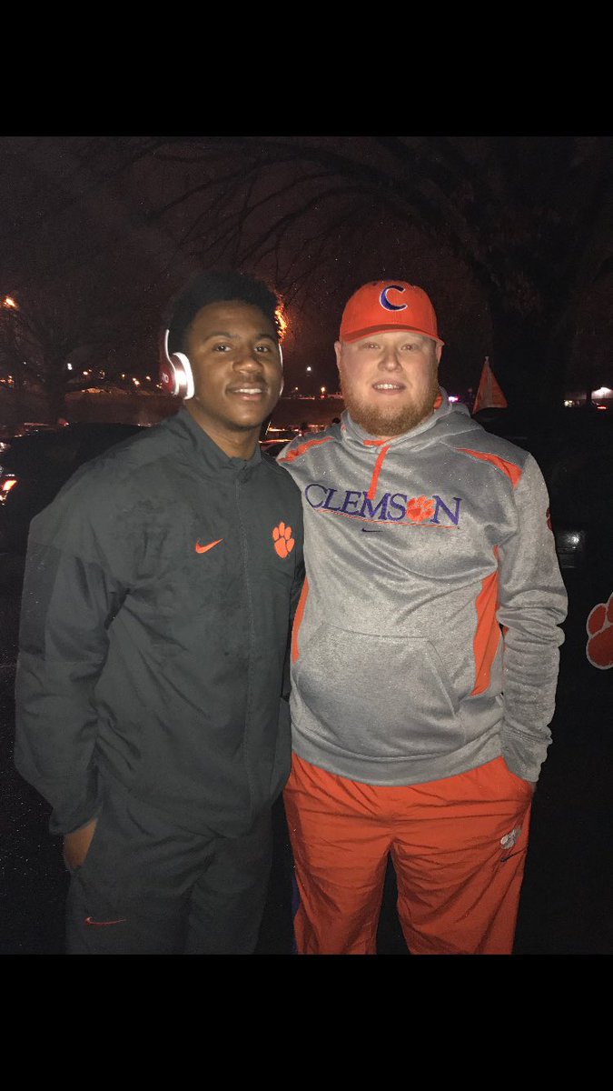 TMoney_8's tweet photo. Good to see my bro @cee_fuller_24 tonight! #EHS14 #FullerTime #GoTigers https://t.co/8sw9zF2ZFW