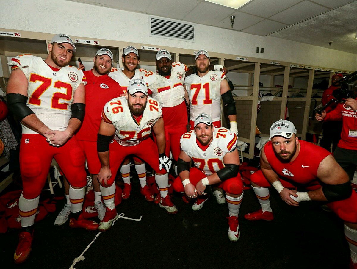 MitchSchwartz71's tweet photo. Great year with these guys! Still lots of work to do but it's been an awesome regular season! #ChiefsKingdom #Chiefs https://t.co/sjyqlH5Qbi