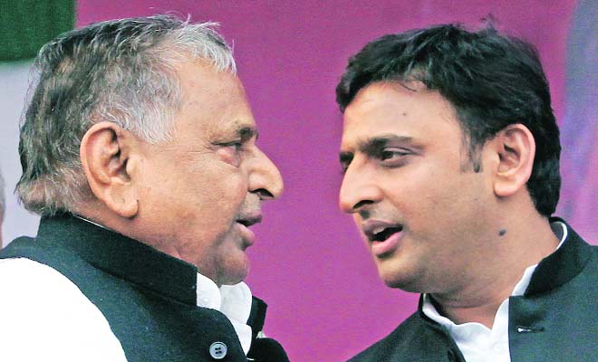 news24tvchannel's tweet photo. Mulayam-Akhilesh take fight over 'cycle' to EC #MulayamSingh #Akhileshyadav #SP #cyclewa https://t.co/klDzonp18X https://t.co/QfGFgOJK0U