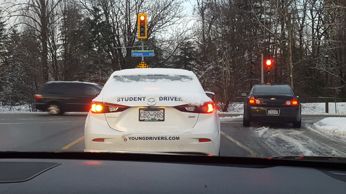 Skimsje's tweet photo. @YoungDrivers great example set by your instructor..hopefully snow removal from the vehicle is taught to their students #cantseeoutofwindow https://t.co/tiuXAMnlKC
