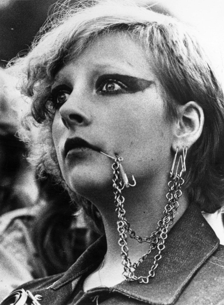 chazmena's tweet photo. The more radical a gesture is, particularly in fashion, the more obsessed with timelessness it becomes. #Punk #designthinking #Modliving https://t.co/JbldPkyaMV