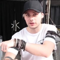 Codi5SOS's tweet photo. •Michael Clifford white layout
•Don't steal! |dm me or retweet to use|
•he looks great in white 
#5SOSFAM2017 #5SOSlayouts #michaelclifford https://t.co/g8dqnEkvY2