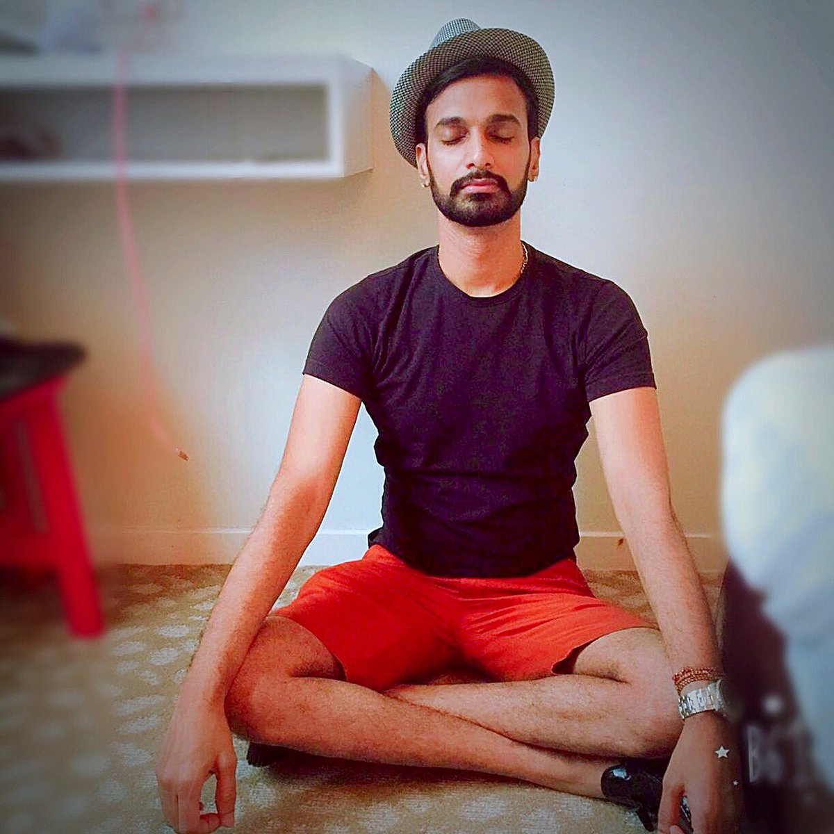 viveckjidiss's tweet photo. ParavagaiYaavum ParaVidum ParamPorul OndreyThunai! #meditation #buddha #tharma #shivaya #noweakness #2017 #keepmoving 🙏⭐️ https://t.co/EI8QdQqozO