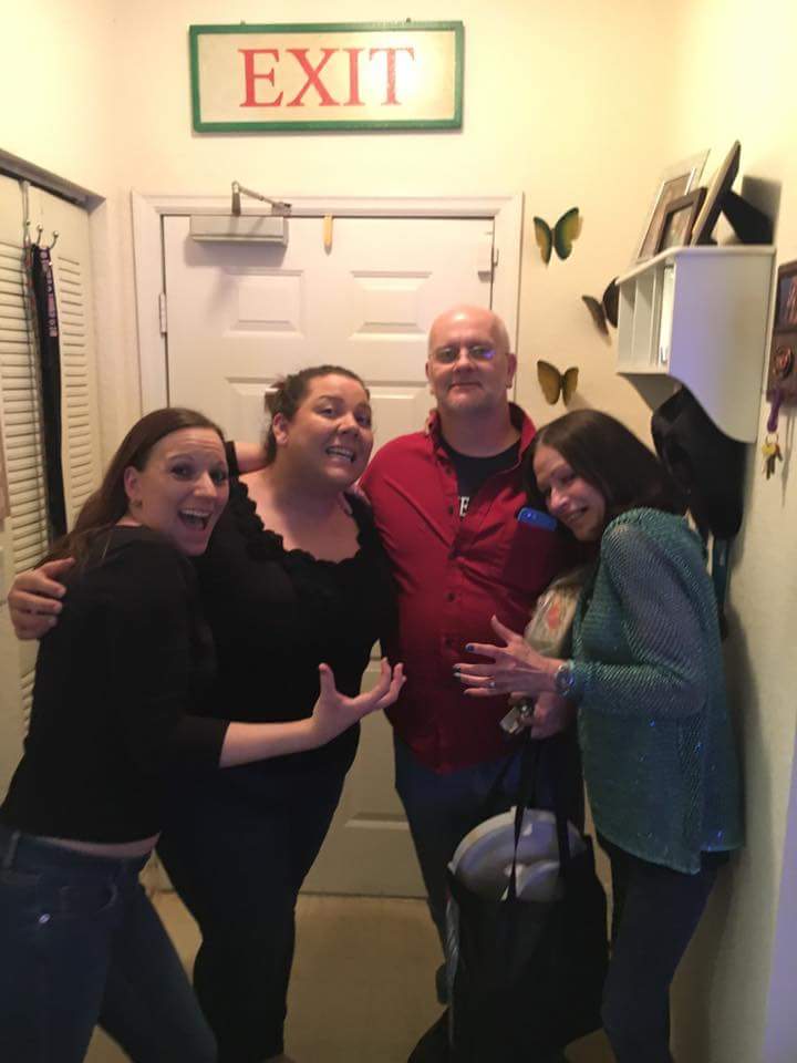 ElizabethRobis6's tweet photo. Hope everybody had a happy New year!! Glad I spent time with friends and family!! Such a fun time!!#happynewyear2017  #HouseParty #goodtimes https://t.co/ZpGireXuUv