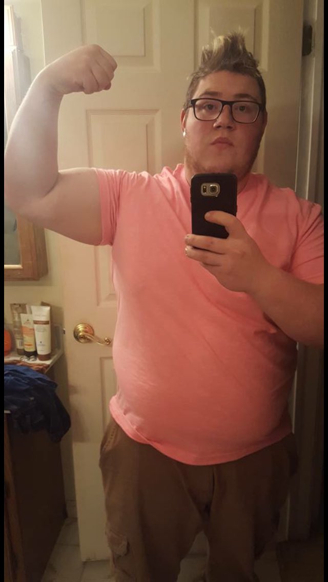 Its_a_league's tweet photo. Rain drop 
Drop top

These biceps aren't Photoshop 😩😩😩 https://t.co/DT1z039ox0