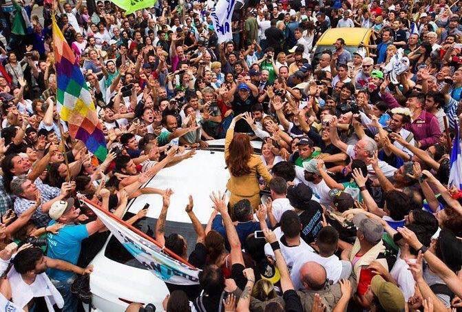 cuervosokin's tweet photo. Única como eres, gracias por existir!😍- 2017 se vuelve ✌🏼️ https://t.co/Wru1mmnqNL