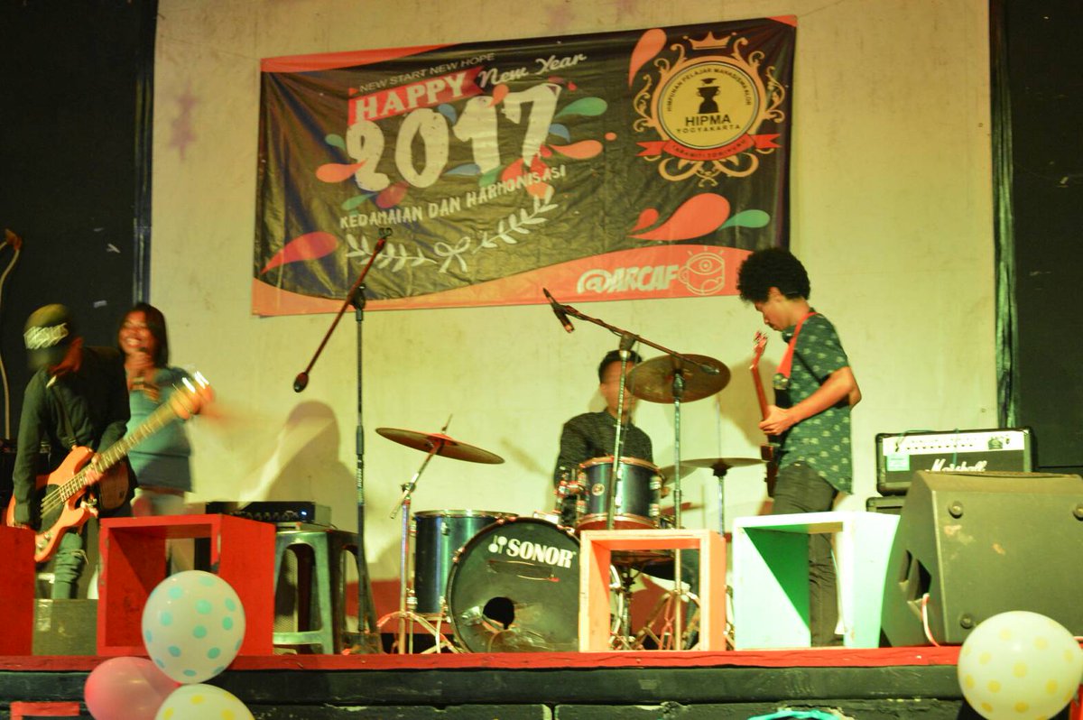 Sisa panggung akhir tahun kemari.