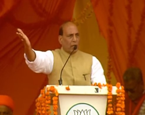 MonkMobile's tweet photo. HM &amp; Lucknow MP Shri @rajnathsingh speaking now. #ParivartanSeVijay 
Watch LIVE https://t.co/46K7sjuJ1u https://t.co/VBbEUbIxjG