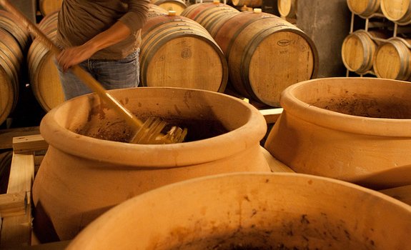 ArtenovaInfo's tweet photo. Paesi, tecniche, nomi #Tinajas #Jarres #Giare #Talhas e una pratica: #vino in #amphora https://t.co/iEje7FZMOe @vinoblesse @TjitskeBrouwer https://t.co/xkTqEcDe01