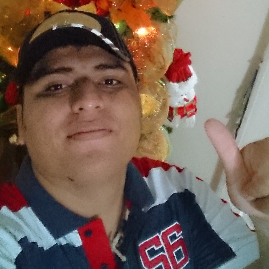 AndresIParedesM's tweet photo. Feliz Año Nuevo 2017 Happy New Year 2017 Feliz Ano Novo 2017 https://t.co/uQKbXXs2a4